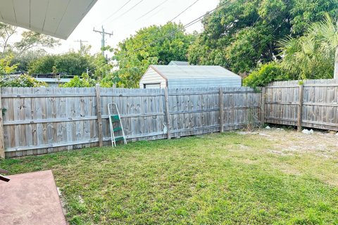 House in West Palm Beach, Florida 3 bedrooms, 84.26 sq.m. № 2182752 - photo 11