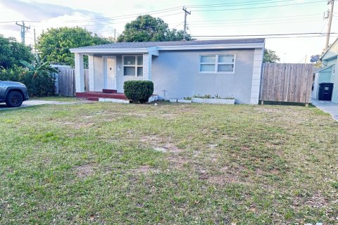 House in West Palm Beach, Florida 3 bedrooms, 84.26 sq.m. № 2182752 - photo 2