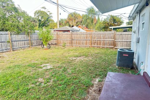 House in West Palm Beach, Florida 3 bedrooms, 84.26 sq.m. № 2182752 - photo 12