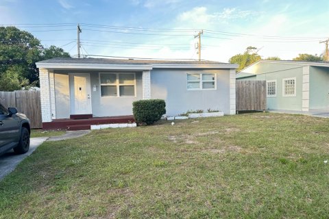 House in West Palm Beach, Florida 3 bedrooms, 84.26 sq.m. № 2182752