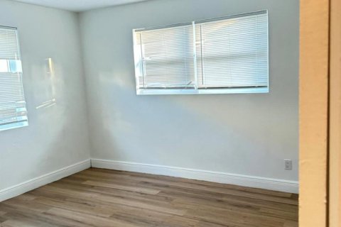 House in West Palm Beach, Florida 3 bedrooms, 84.26 sq.m. № 2182752 - photo 6