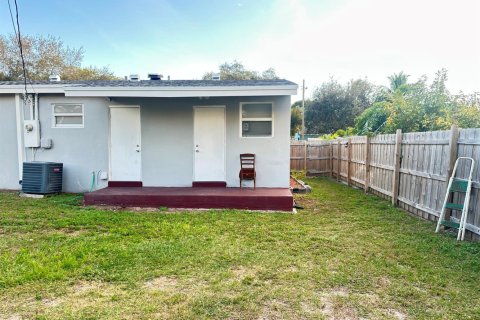 House in West Palm Beach, Florida 3 bedrooms, 84.26 sq.m. № 2182752 - photo 9