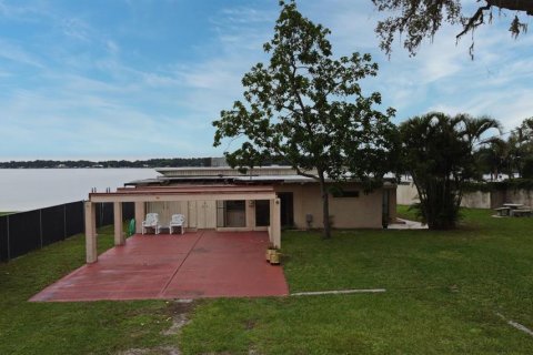 House in Orlando, Florida 2 bedrooms, 164.99 sq.m. № 1773787 - photo 1