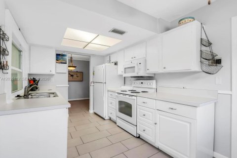 Villa ou maison à vendre à Tamarac, Floride: 3 chambres, 109.81 m2 № 2176438 - photo 26