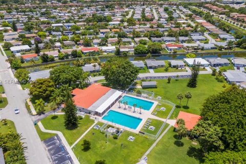 Villa ou maison à vendre à Tamarac, Floride: 3 chambres, 109.81 m2 № 2176438 - photo 12