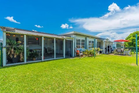 Villa ou maison à vendre à Tamarac, Floride: 3 chambres, 109.81 m2 № 2176438 - photo 17