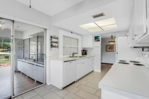 Villa ou maison à vendre à Tamarac, Floride: 3 chambres, 109.81 m2 № 2176438 - photo 27