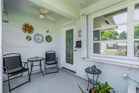 Villa ou maison à vendre à Tamarac, Floride: 3 chambres, 109.81 m2 № 2176438 - photo 7
