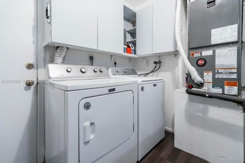 Villa ou maison à vendre à Tamarac, Floride: 3 chambres, 109.81 m2 № 2176438 - photo 6