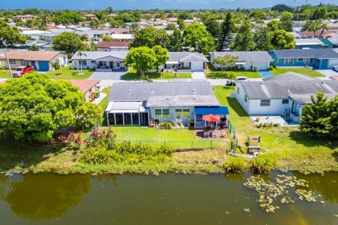 Villa ou maison à vendre à Tamarac, Floride: 3 chambres, 109.81 m2 № 2176438 - photo 16