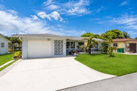 Villa ou maison à Tamarac, Floride 3 chambres, 109.81 m2 № 2176438