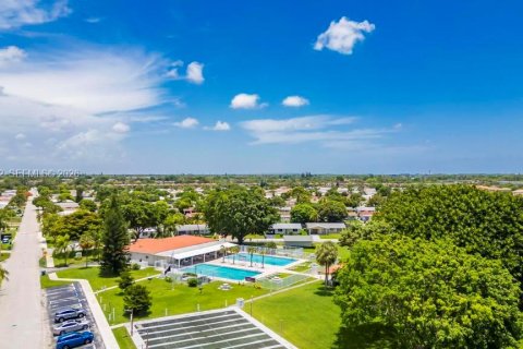 Villa ou maison à vendre à Tamarac, Floride: 3 chambres, 109.81 m2 № 2176438 - photo 8
