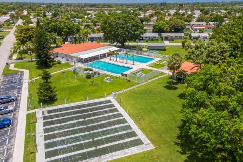 Villa ou maison à vendre à Tamarac, Floride: 3 chambres, 109.81 m2 № 2176438 - photo 9
