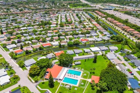 Villa ou maison à vendre à Tamarac, Floride: 3 chambres, 109.81 m2 № 2176438 - photo 18