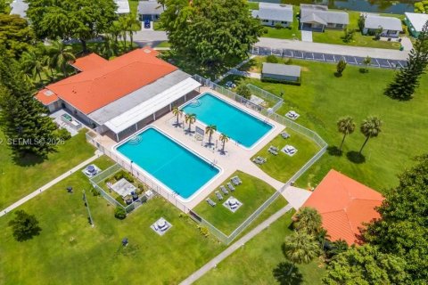 Villa ou maison à vendre à Tamarac, Floride: 3 chambres, 109.81 m2 № 2176438 - photo 10