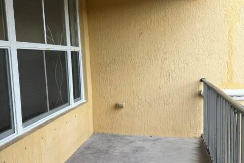 Copropriété à vendre à Palm Springs, Floride: 2 chambres, 93.27 m2 № 2351132 - photo 2