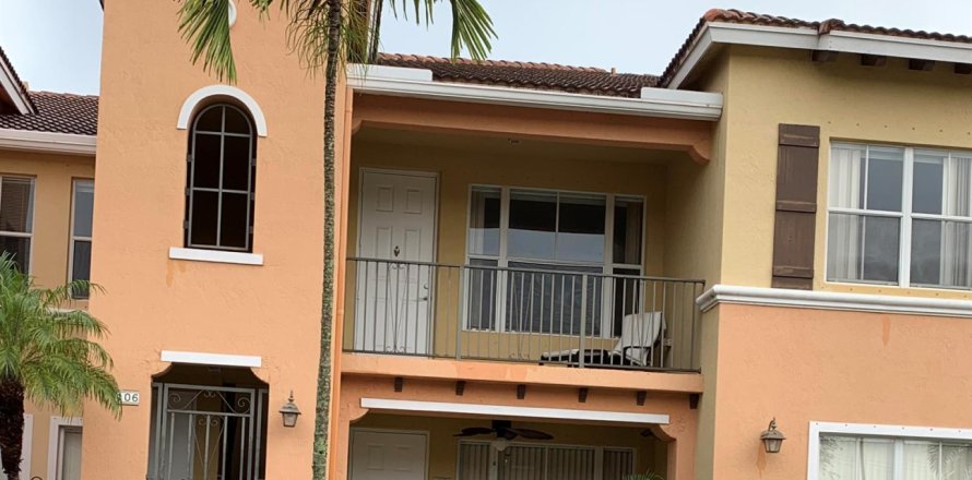 Condo à Palm Springs, Floride, 2 chambres  № 2351132