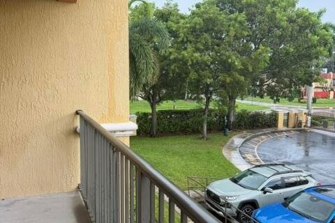 Copropriété à vendre à Palm Springs, Floride: 2 chambres, 93.27 m2 № 2351132 - photo 3