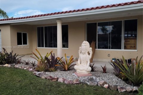 Villa ou maison à vendre à South Miami, Floride: 3 chambres, 138.24 m2 № 2085721 - photo 3