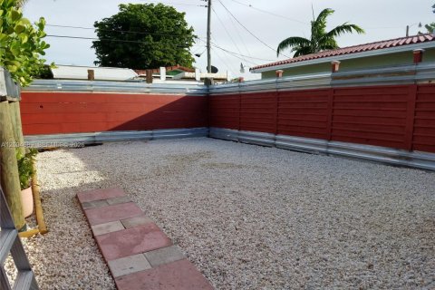 Villa ou maison à vendre à South Miami, Floride: 3 chambres, 138.24 m2 № 2085721 - photo 13