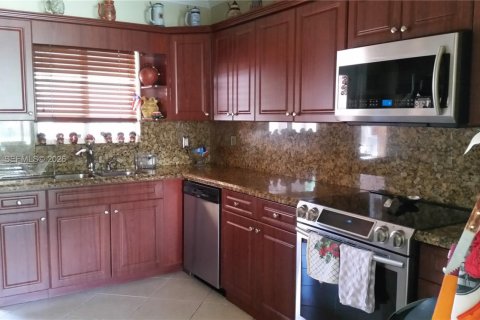 Villa ou maison à vendre à South Miami, Floride: 3 chambres, 138.24 m2 № 2085721 - photo 20
