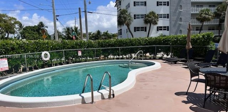 Condominio en Fort Lauderdale, Florida, 2 dormitorios № 2049584