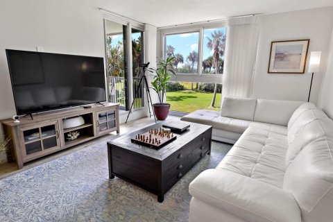 Copropriété à vendre à Hutchinson Island South, Floride: 2 chambres, 109.07 m2 № 2192909 - photo 14