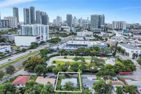 House in Miami, Florida 2 bedrooms, 109.62 sq.m. № 2069569 - photo 4