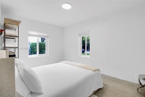 House in Miami, Florida 2 bedrooms, 109.62 sq.m. № 2069569 - photo 13