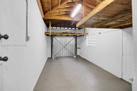 House in Miami, Florida 2 bedrooms, 109.62 sq.m. № 2069569 - photo 20