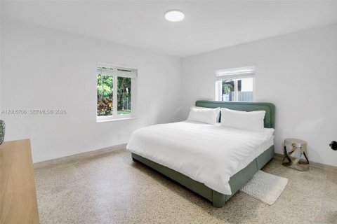 House in Miami, Florida 2 bedrooms, 109.62 sq.m. № 2069569 - photo 9