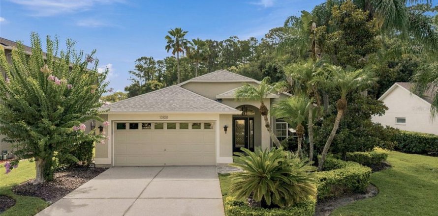 House in Odessa, Florida 3 bedrooms, 161.19 sq.m. № 2195855