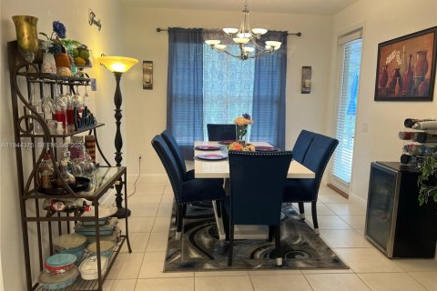 Casa en venta en Kissimmee, Florida, 4 dormitorios № 2001035 - foto 8