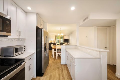 Copropriété à vendre à Deerfield Beach, Floride: 2 chambres, 91.04 m2 № 2026317 - photo 4