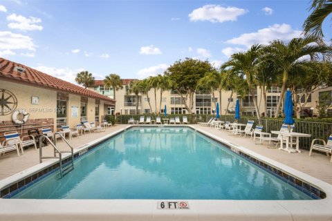 Copropriété à vendre à Deerfield Beach, Floride: 2 chambres, 91.04 m2 № 2026317 - photo 19