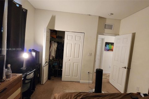 Villa ou maison à louer à Kendall, Floride: 5 chambres, 228.08 m2 № 1939254 - photo 11