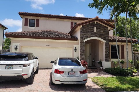Villa ou maison à louer à Kendall, Floride: 5 chambres, 228.08 m2 № 1939254 - photo 1