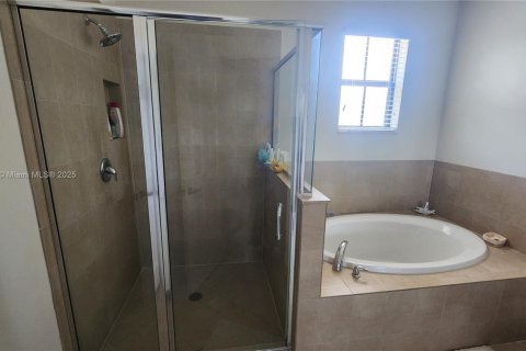 Villa ou maison à louer à Kendall, Floride: 5 chambres, 228.08 m2 № 1939254 - photo 21