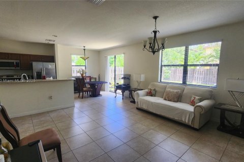 Villa ou maison à louer à Kendall, Floride: 5 chambres, 228.08 m2 № 1939254 - photo 4