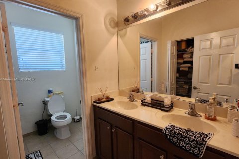 Villa ou maison à louer à Kendall, Floride: 5 chambres, 228.08 m2 № 1939254 - photo 10