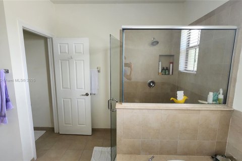 Villa ou maison à louer à Kendall, Floride: 5 chambres, 228.08 m2 № 1939254 - photo 22