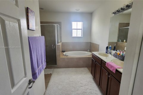 Villa ou maison à louer à Kendall, Floride: 5 chambres, 228.08 m2 № 1939254 - photo 23