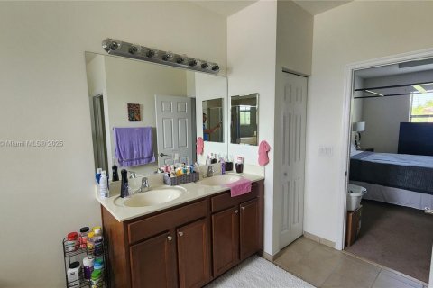 Villa ou maison à louer à Kendall, Floride: 5 chambres, 228.08 m2 № 1939254 - photo 20