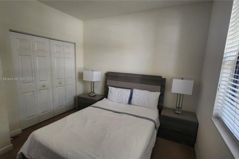 Villa ou maison à louer à Kendall, Floride: 5 chambres, 228.08 m2 № 1939254 - photo 25