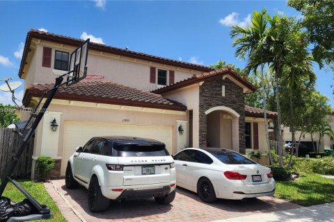 Villa ou maison à louer à Kendall, Floride: 5 chambres, 228.08 m2 № 1939254 - photo 2