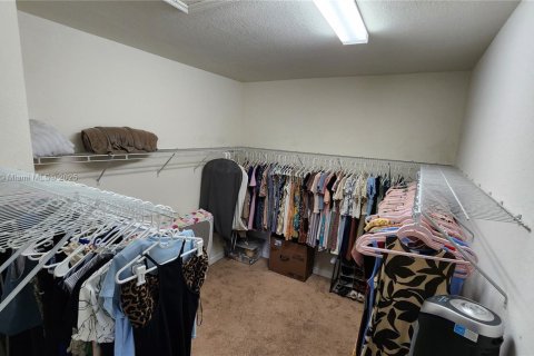 Villa ou maison à louer à Kendall, Floride: 5 chambres, 228.08 m2 № 1939254 - photo 13