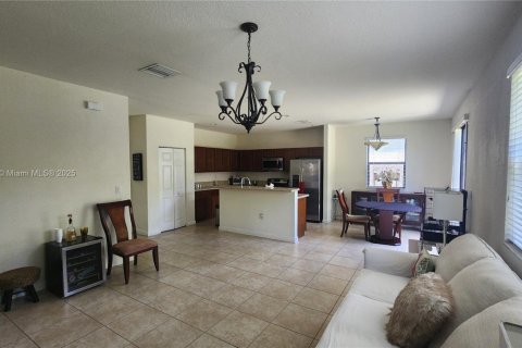 Villa ou maison à louer à Kendall, Floride: 5 chambres, 228.08 m2 № 1939254 - photo 5