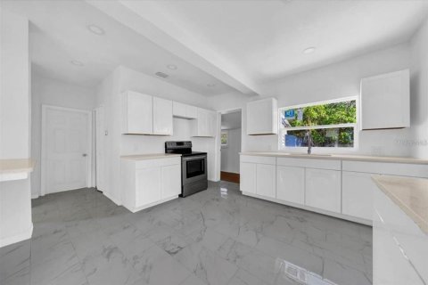 Casa en alquiler en Tampa, Florida, 3 dormitorios, 136.01 m2 № 1918265 - foto 4