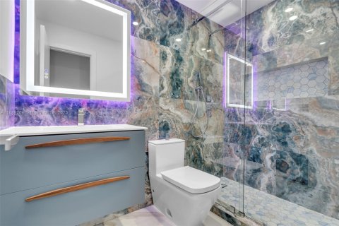 Casa en venta en Hialeah, Florida, 4 dormitorios, 265.7 m2 № 1944833 - foto 27