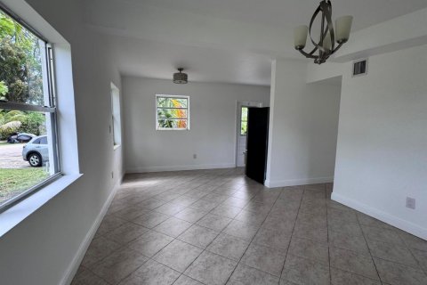 Villa ou maison à louer à Pompano Beach, Floride: 2 chambres, 78.97 m2 № 2168477 - photo 4